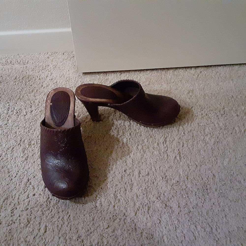 Banana Republic Leather Clogs - Vintage